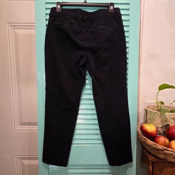 Old Navy Black Mid Rise Pixie - Picture 2 of 6